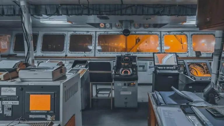 Robustel-MG360-Maritime-Gateway-2